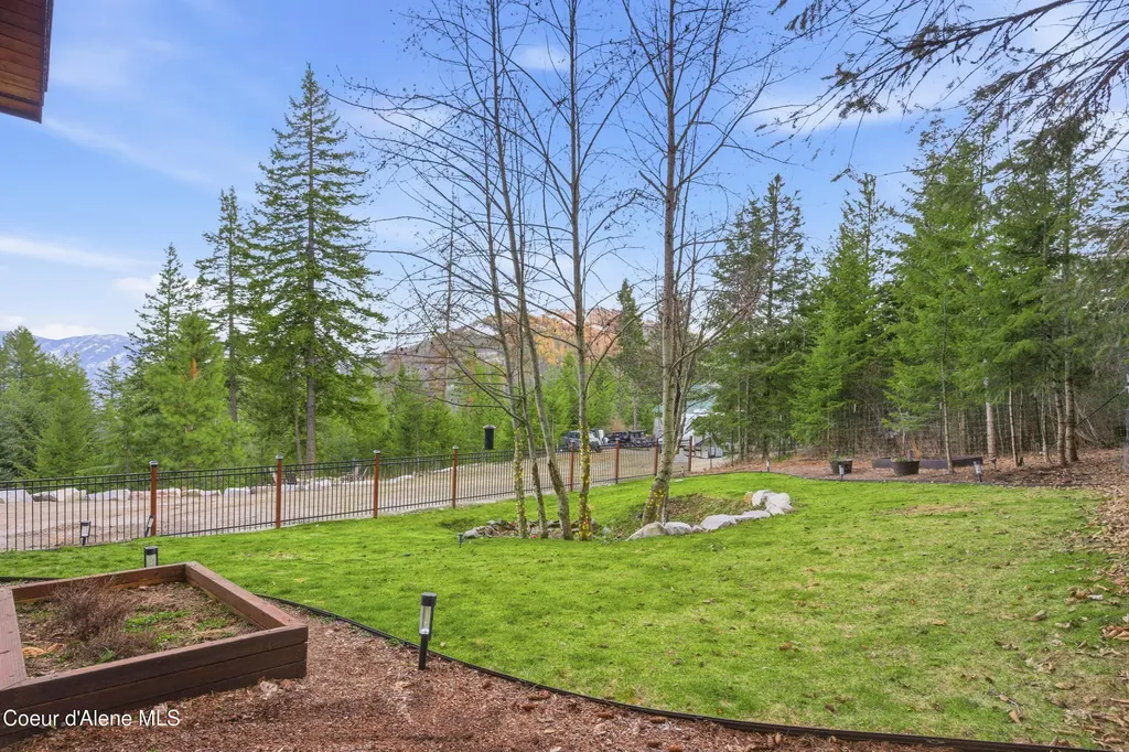 101 Spring View Lane Sagle ID 83860