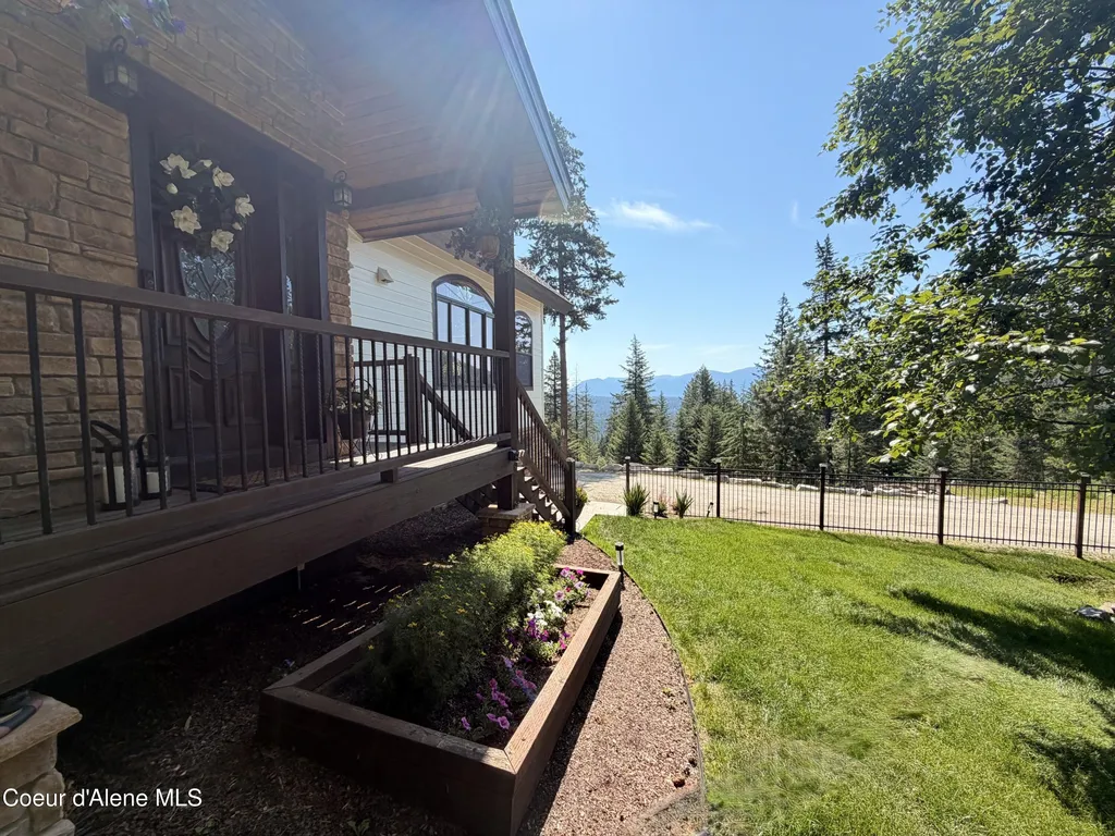 101 Spring View Lane Sagle ID 83860