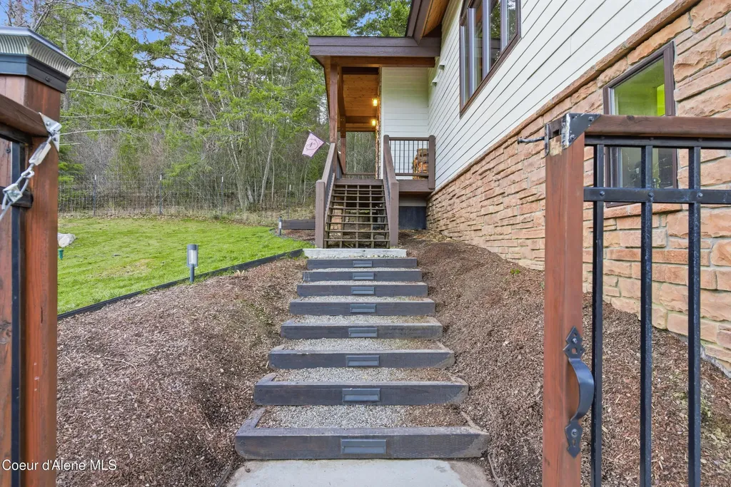 101 Spring View Lane Sagle ID 83860
