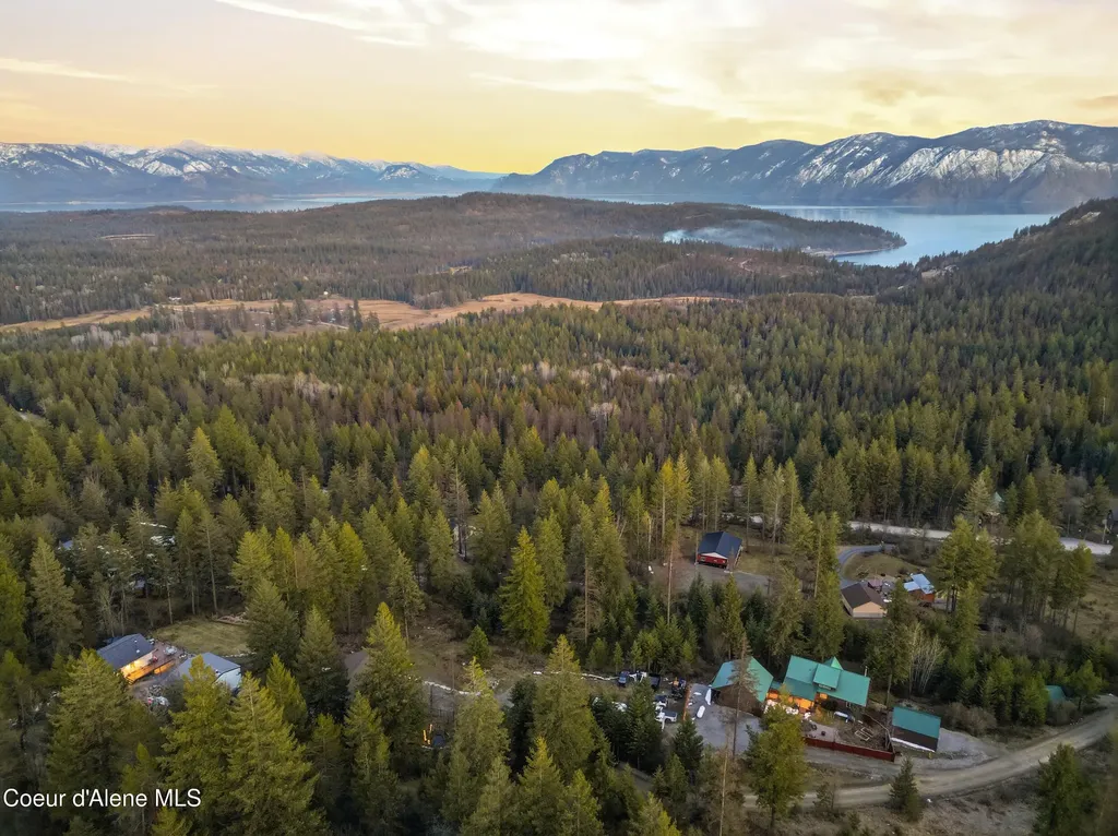 101 Spring View Lane Sagle ID 83860