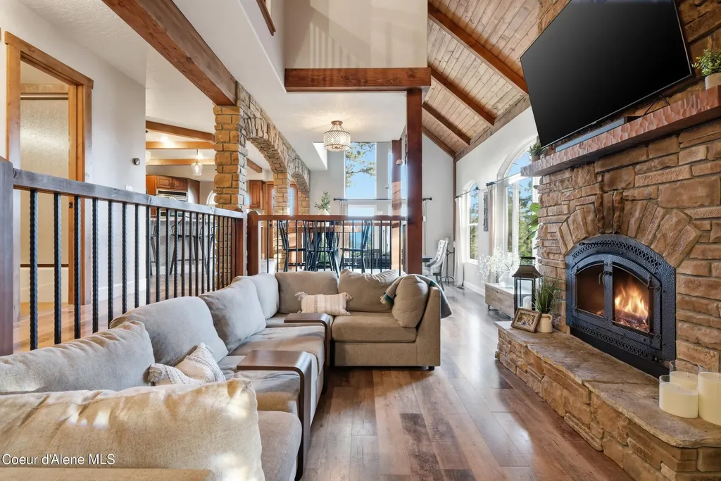 101 Spring View Lane Sagle ID 83860