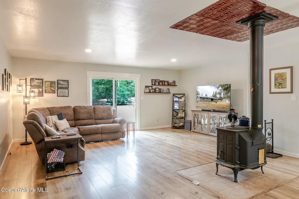 8558 W Liberty Drive Spirit Lake ID 83869