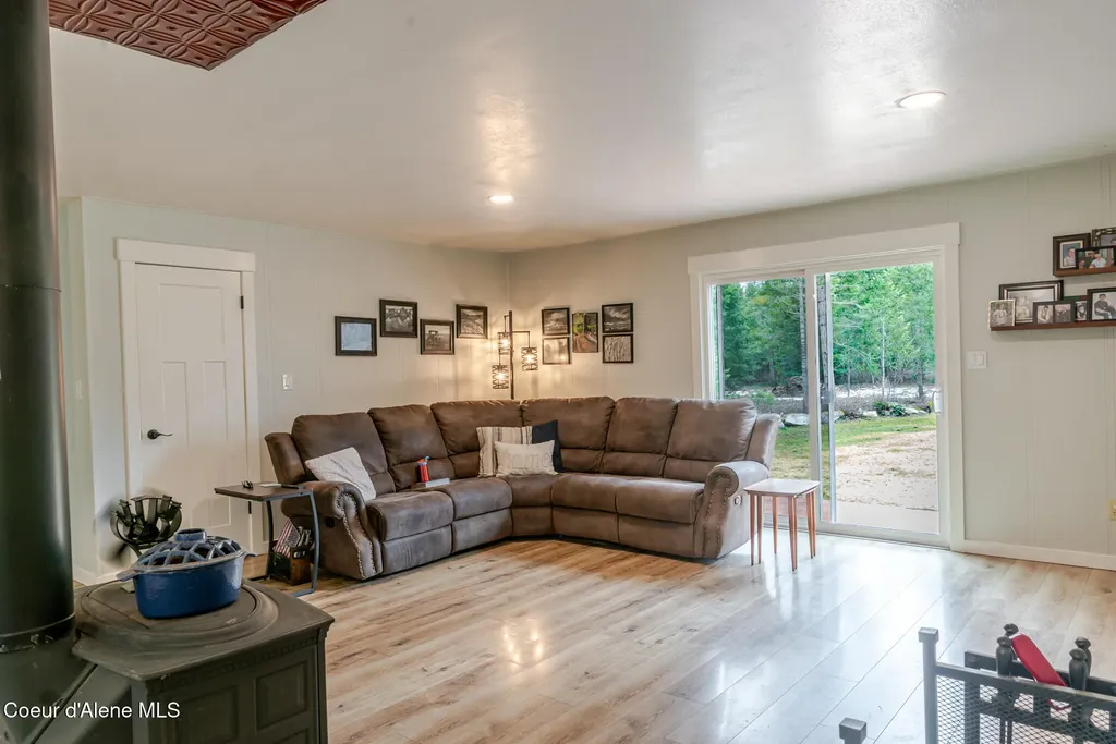 8558 W Liberty Drive Spirit Lake ID 83869