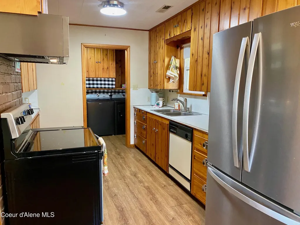 61 Whiskey Jack Road Sandpoint ID 83864