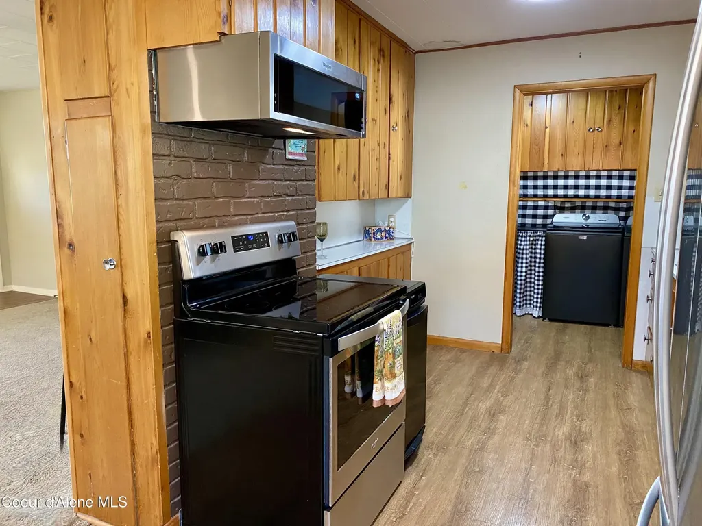 61 Whiskey Jack Road Sandpoint ID 83864