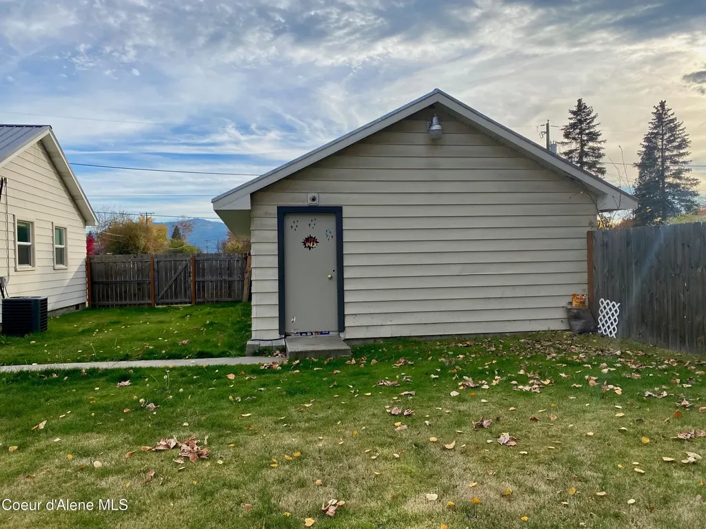 61 Whiskey Jack Road Sandpoint ID 83864
