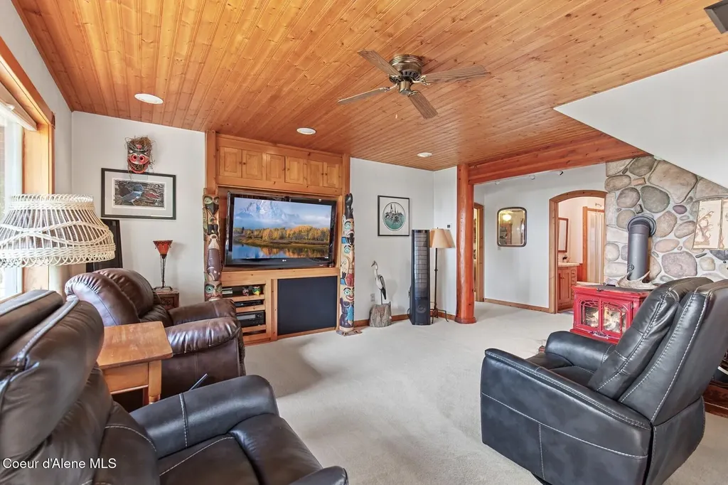 8562 S Gozzer Road Harrison ID 83833