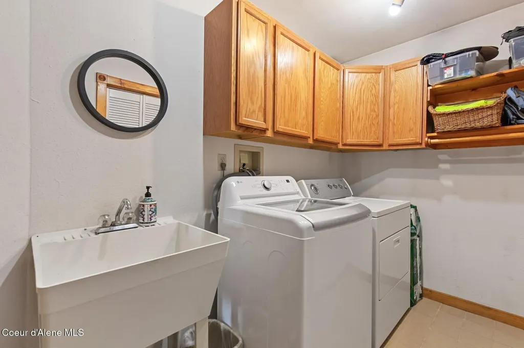 8562 S Gozzer Road Harrison ID 83833
