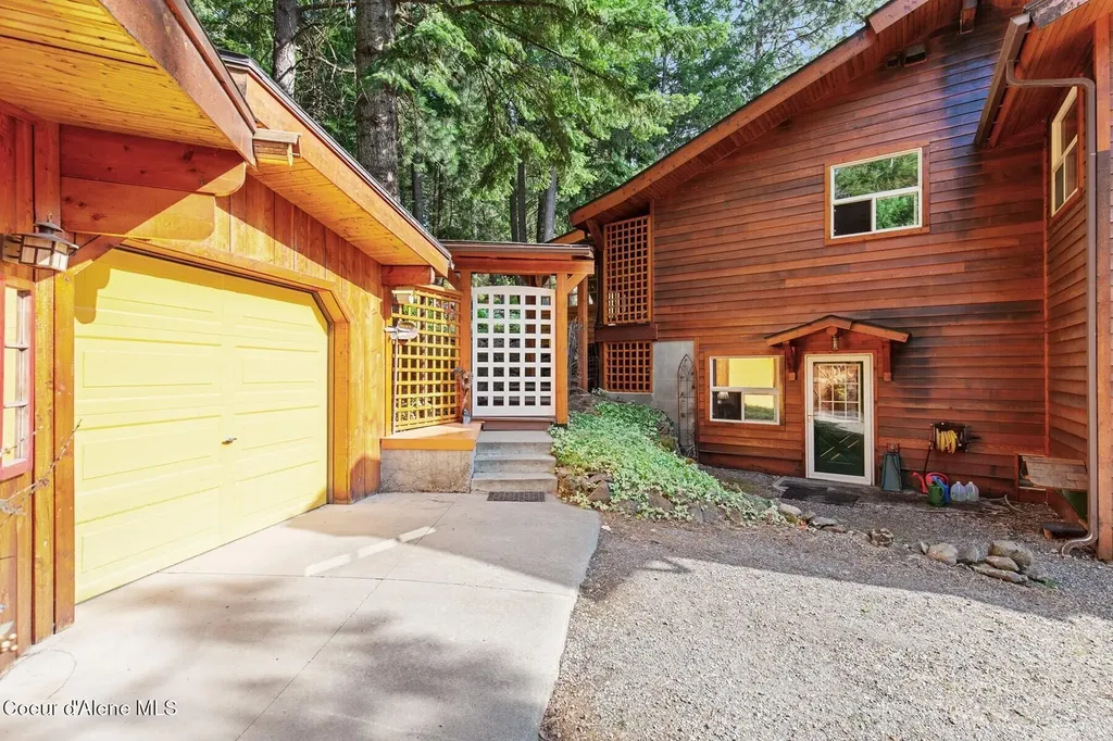 8562 S Gozzer Road Harrison ID 83833