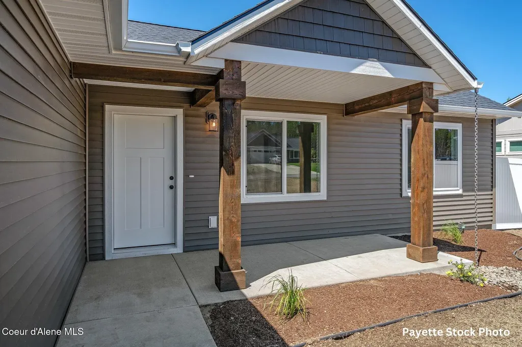 12037 N Lennon Lane Rathdrum ID 83858