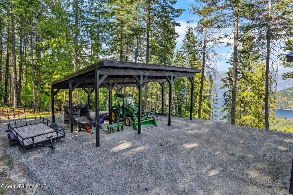 1376 Less Traveled (parcel 1 & 2) Road Sagle ID 83860