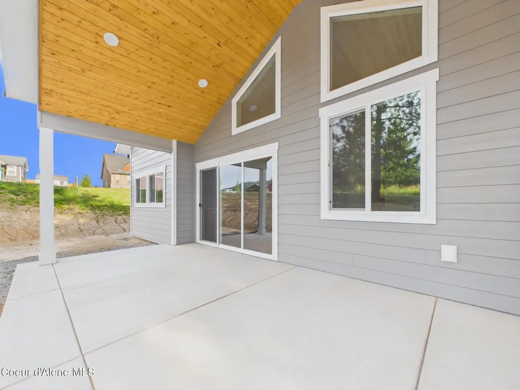 101 Happy Trails Lane Pinehurst ID 83850