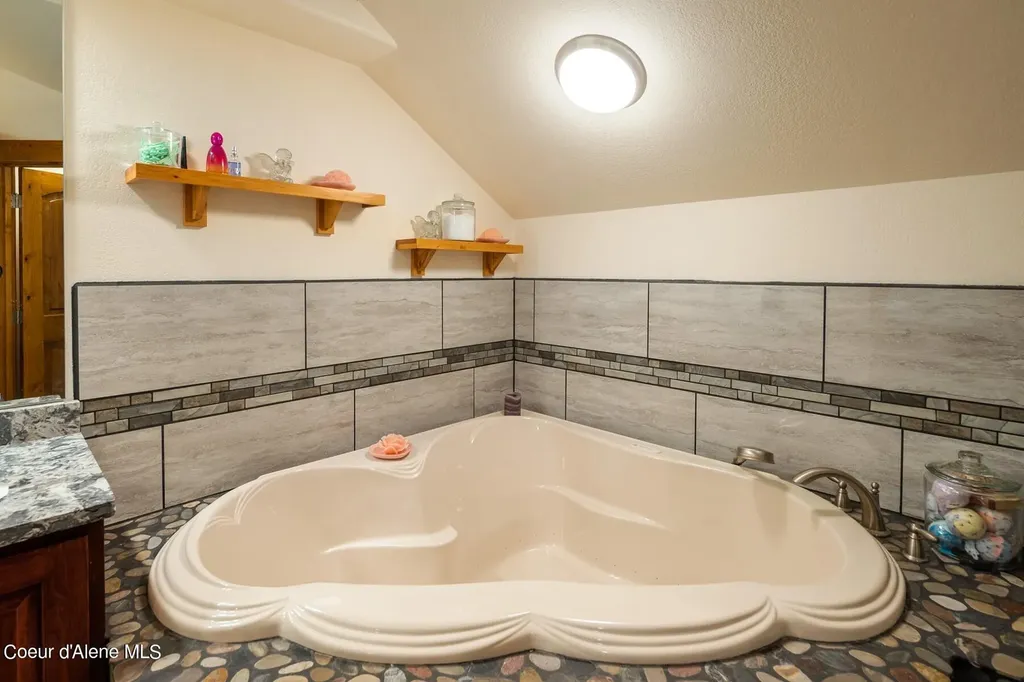 181 Calypso Lane Sandpoint ID 83864