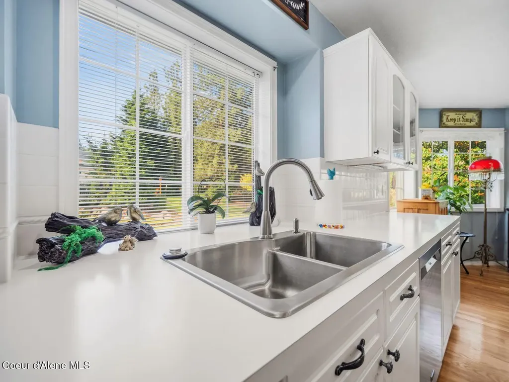 6908 N East Bluff Court Spokane WA 99208