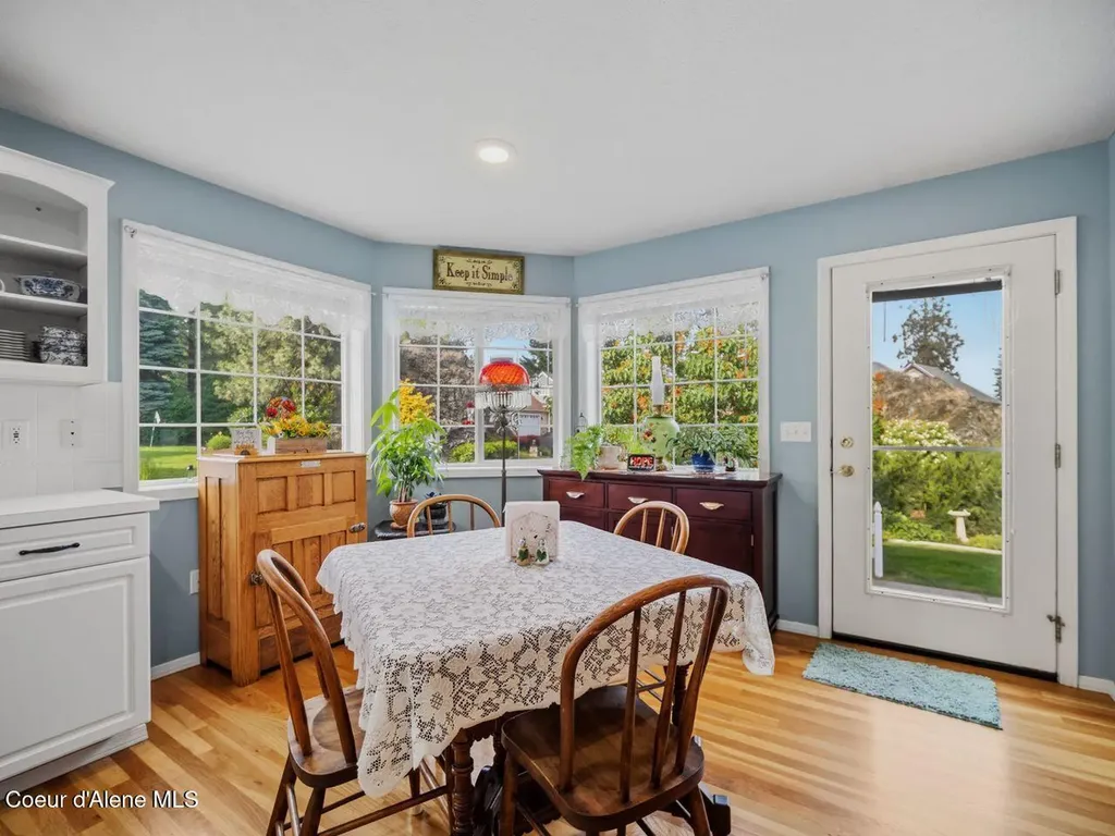 6908 N East Bluff Court Spokane WA 99208
