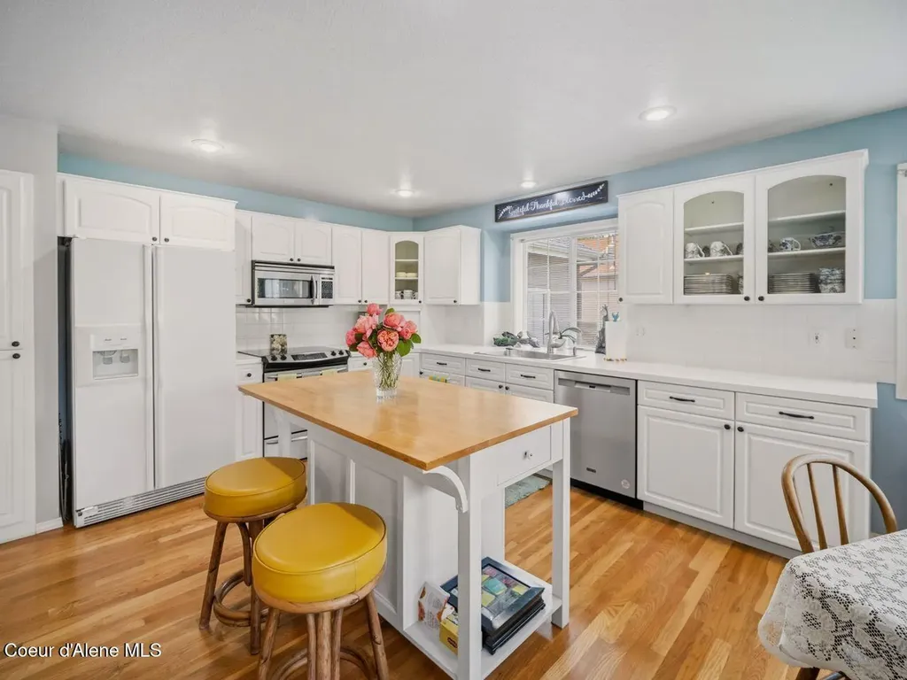 6908 N East Bluff Court Spokane WA 99208