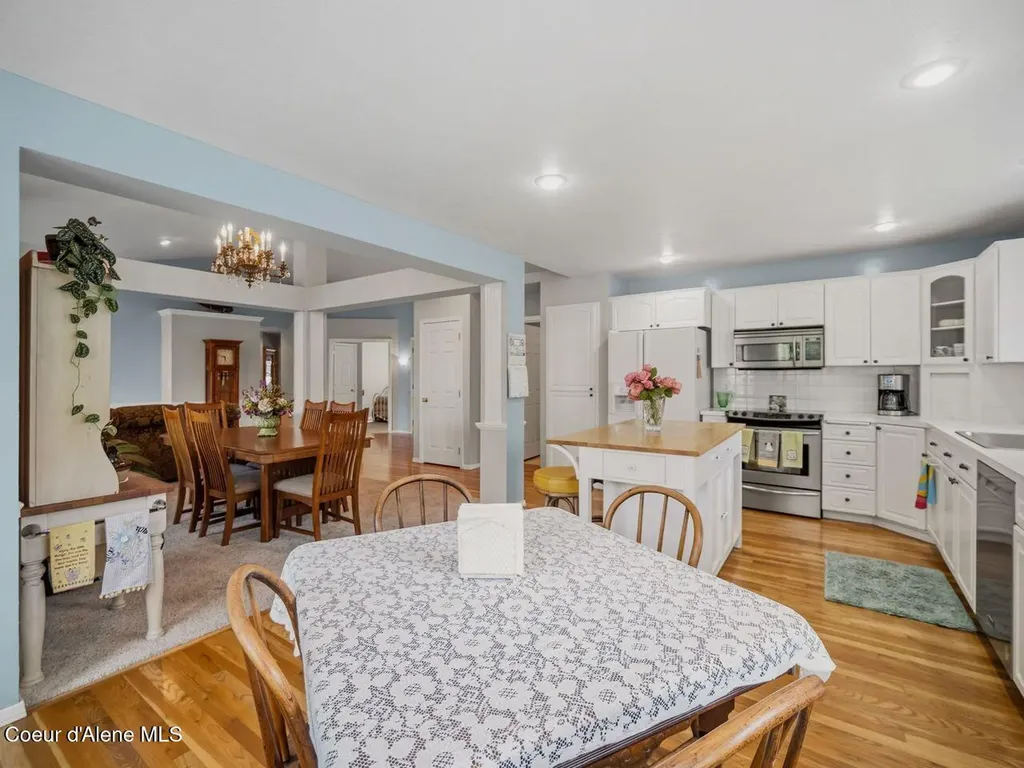 6908 N East Bluff Court Spokane WA 99208