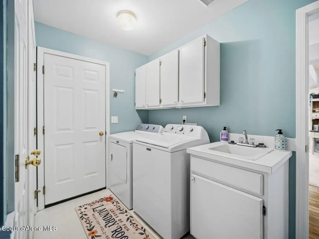 6908 N East Bluff Court Spokane WA 99208