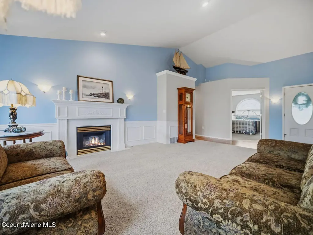 6908 N East Bluff Court Spokane WA 99208