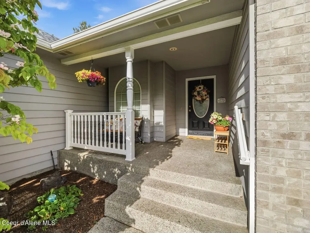 6908 N East Bluff Court Spokane WA 99208