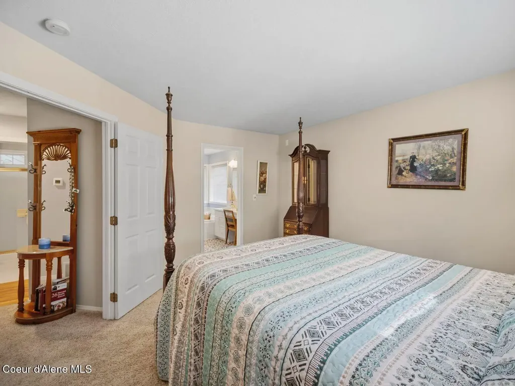 6908 N East Bluff Court Spokane WA 99208