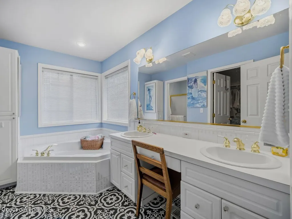 6908 N East Bluff Court Spokane WA 99208