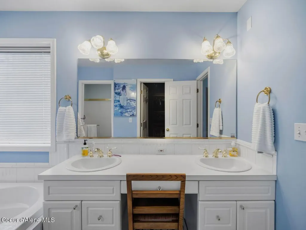 6908 N East Bluff Court Spokane WA 99208