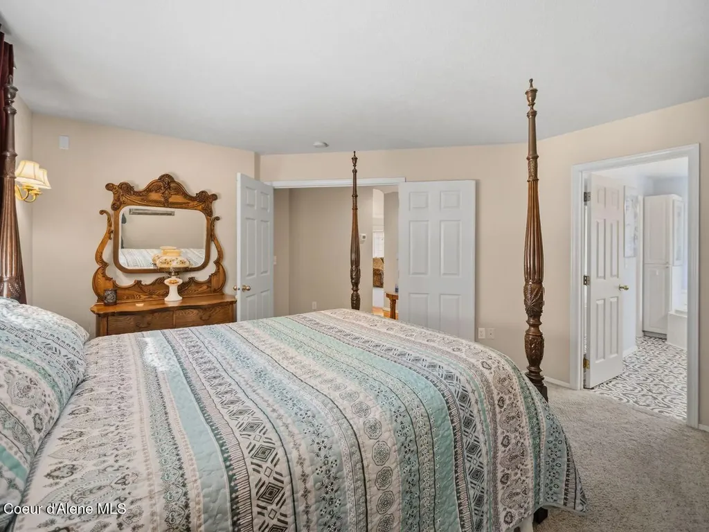 6908 N East Bluff Court Spokane WA 99208