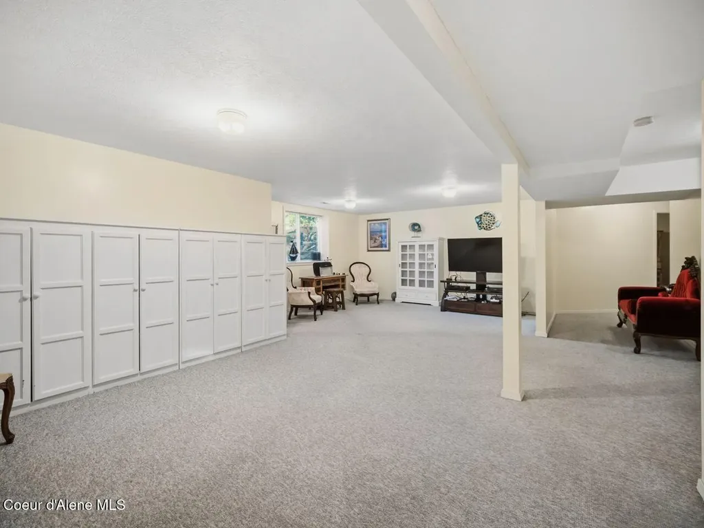6908 N East Bluff Court Spokane WA 99208