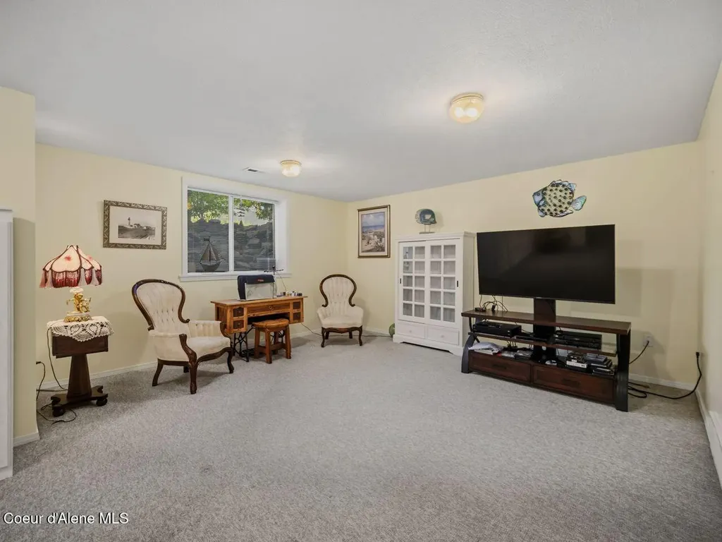 6908 N East Bluff Court Spokane WA 99208