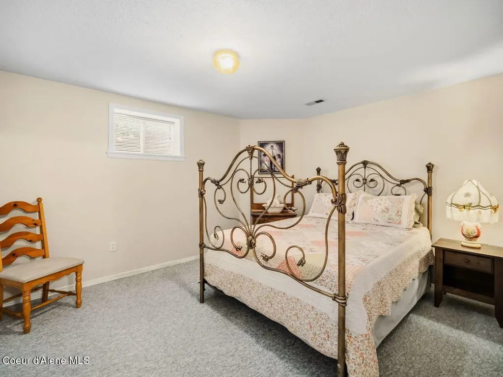 6908 N East Bluff Court Spokane WA 99208