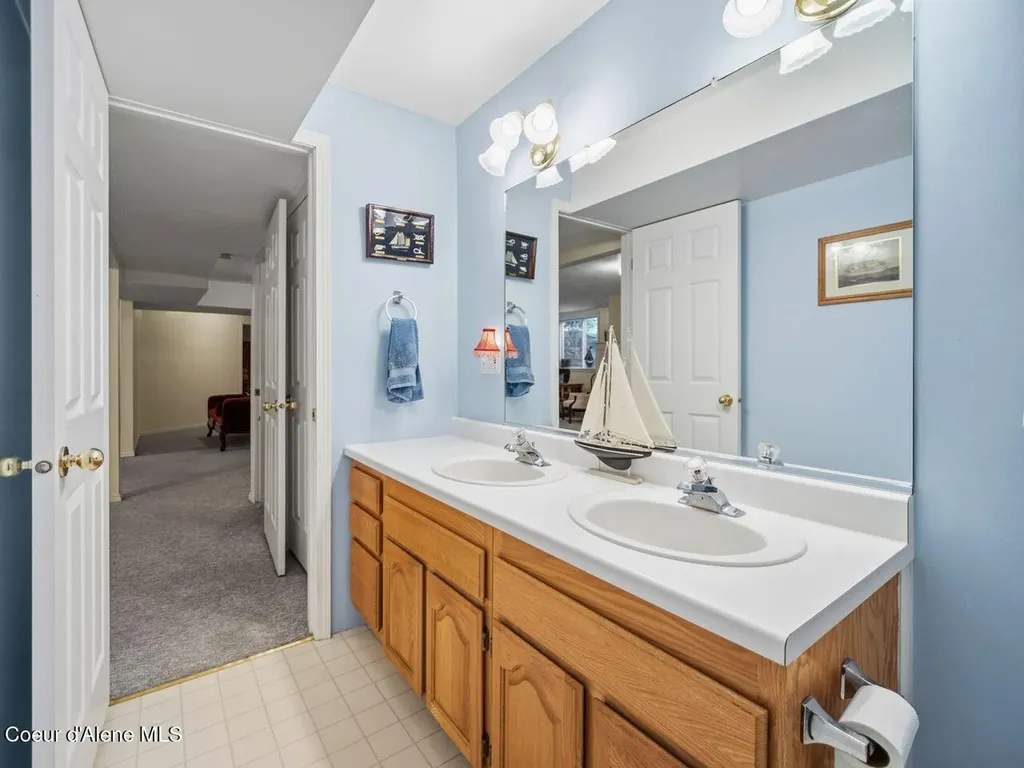 6908 N East Bluff Court Spokane WA 99208
