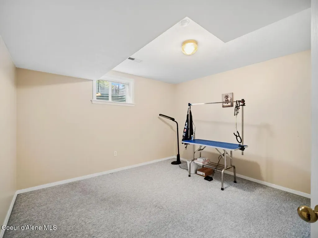 6908 N East Bluff Court Spokane WA 99208