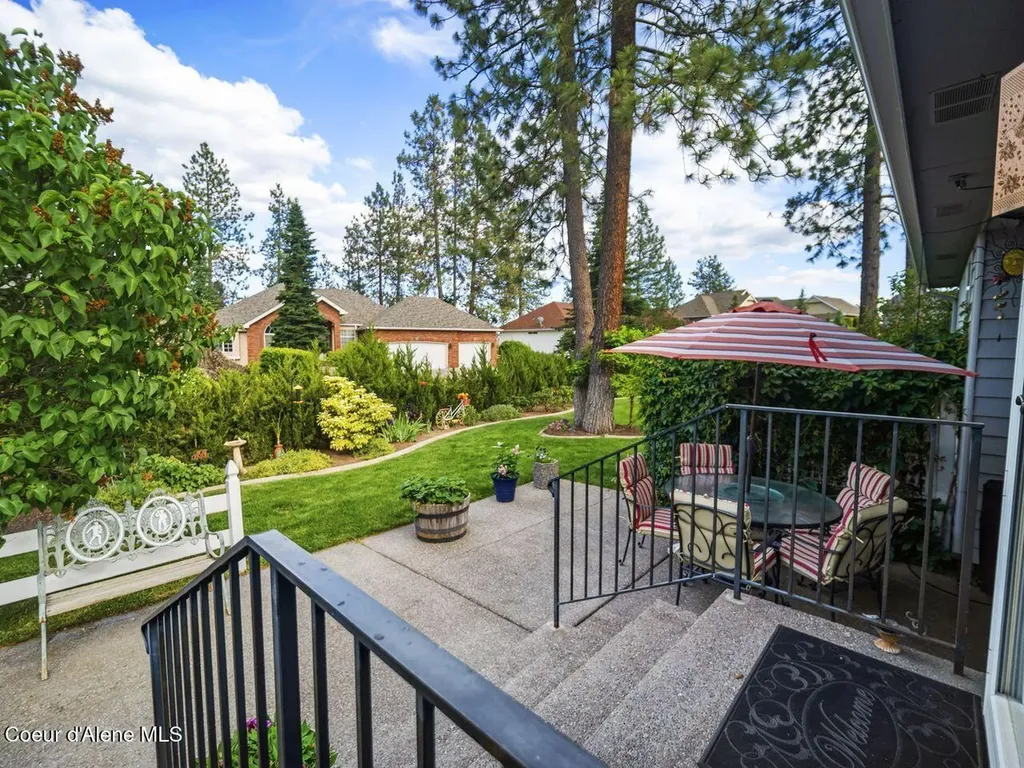 6908 N East Bluff Court Spokane WA 99208