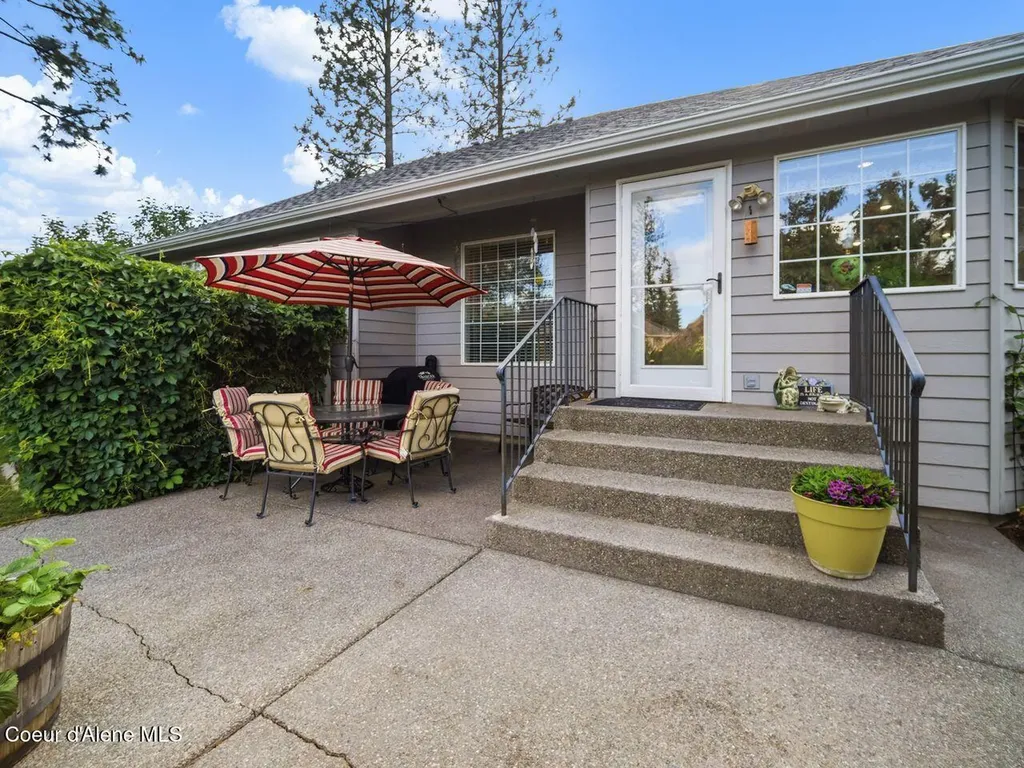 6908 N East Bluff Court Spokane WA 99208
