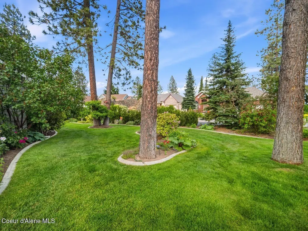 6908 N East Bluff Court Spokane WA 99208