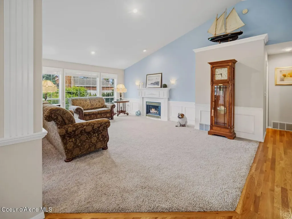 6908 N East Bluff Court Spokane WA 99208
