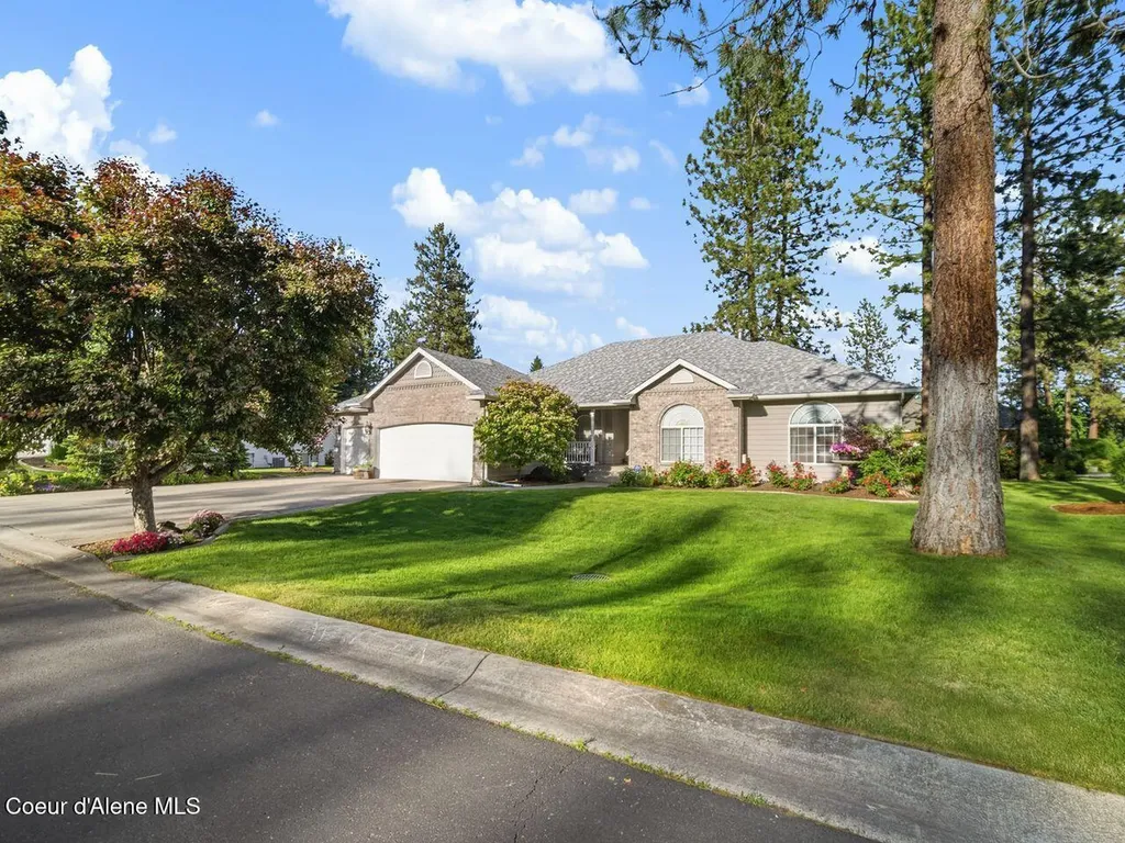 6908 N East Bluff Court Spokane WA 99208