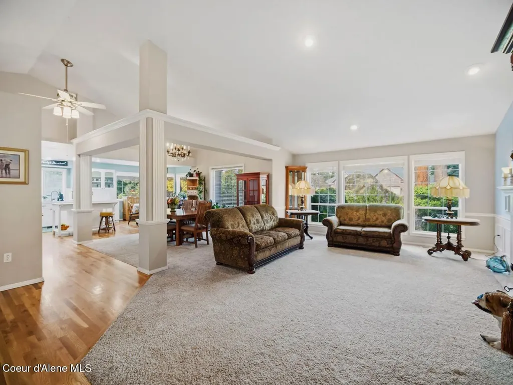 6908 N East Bluff Court Spokane WA 99208