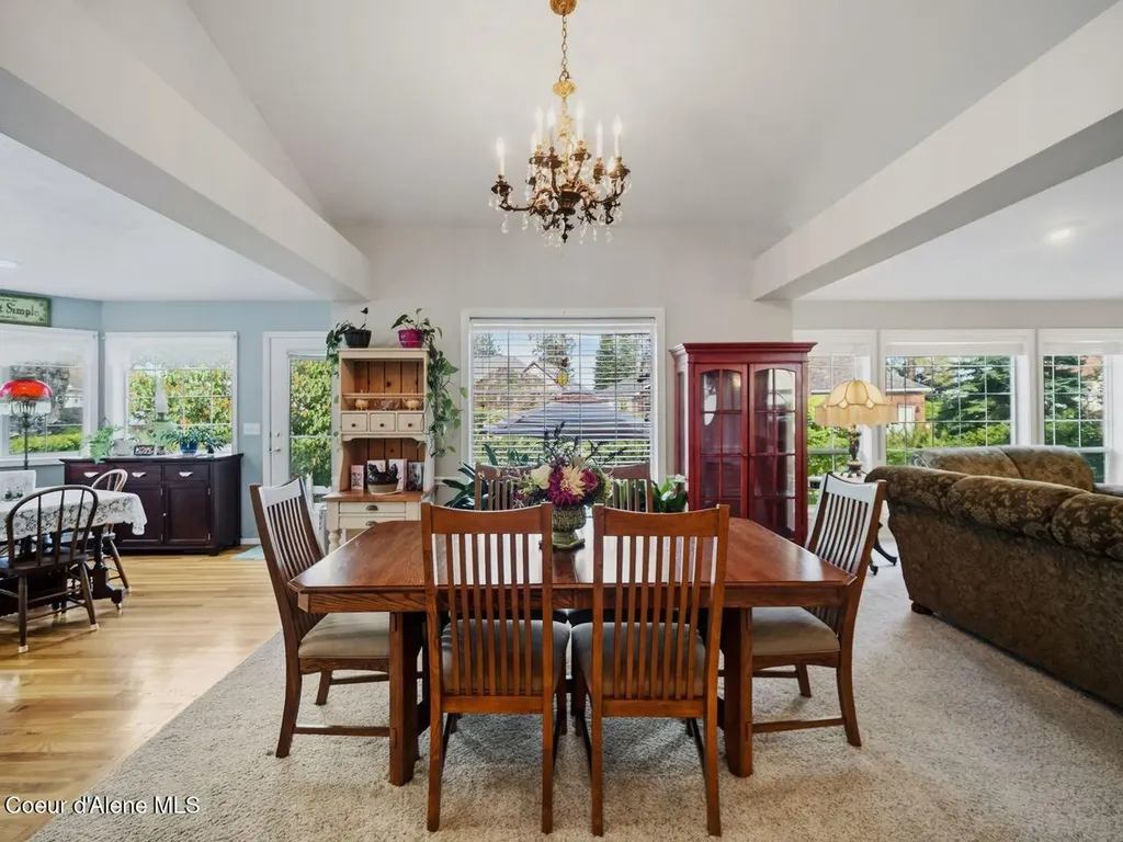 6908 N East Bluff Court Spokane WA 99208