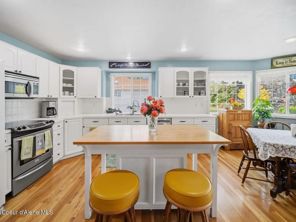 6908 N East Bluff Court Spokane WA 99208