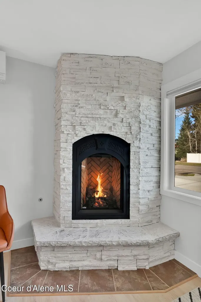 1810 W Honeysuckle Avenue Hayden ID 83835