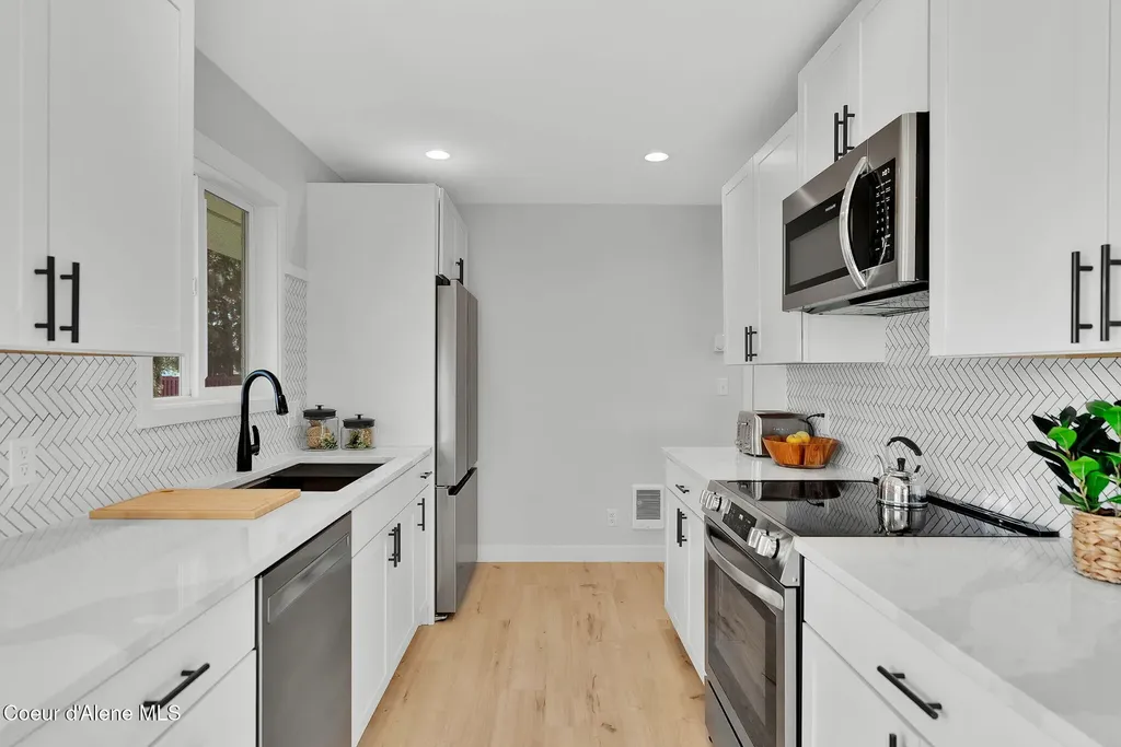 1810 W Honeysuckle Avenue Hayden ID 83835