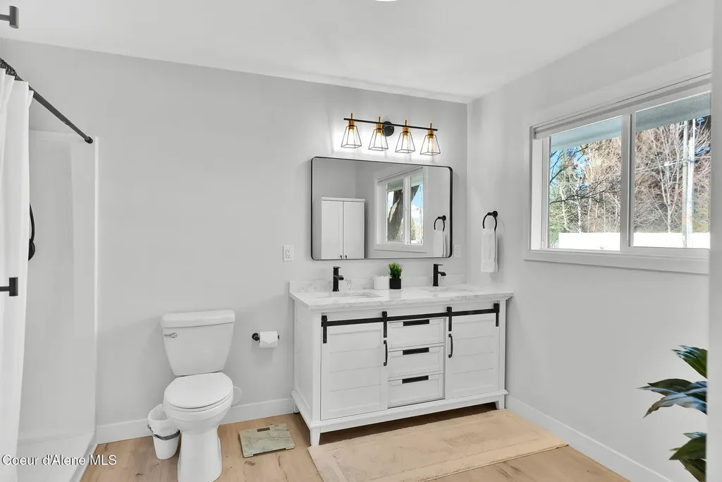 1810 W Honeysuckle Avenue Hayden ID 83835