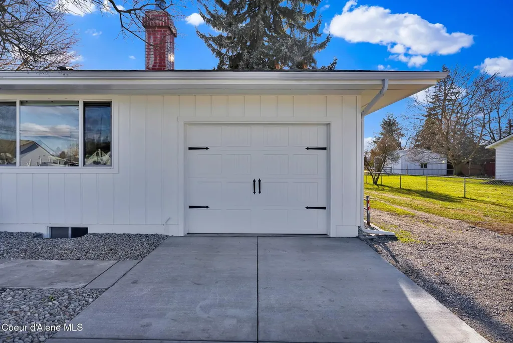 1810 W Honeysuckle Avenue Hayden ID 83835