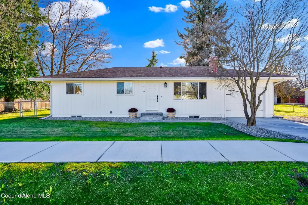 1810 W Honeysuckle Avenue Hayden ID 83835