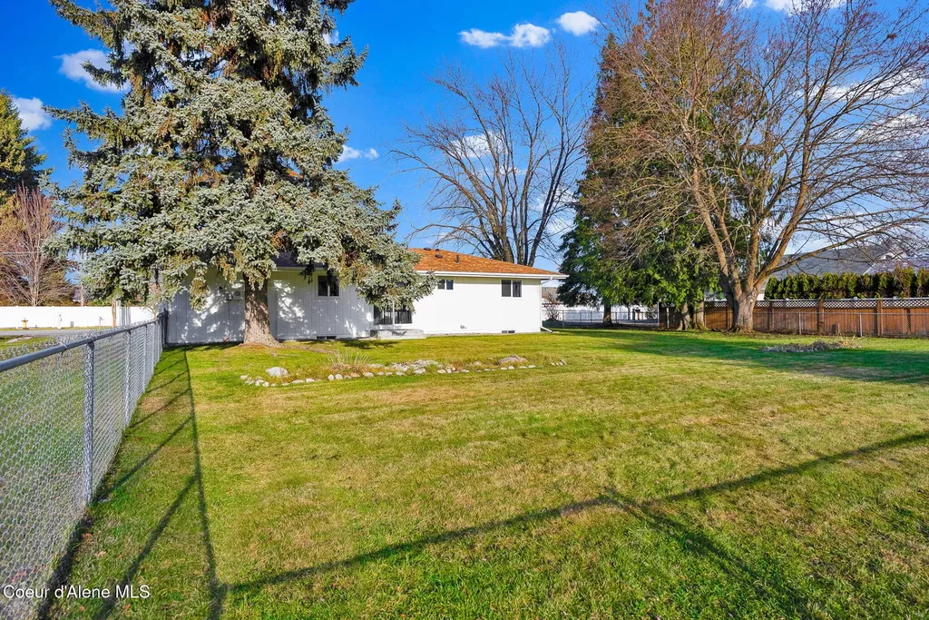 1810 W Honeysuckle Avenue Hayden ID 83835