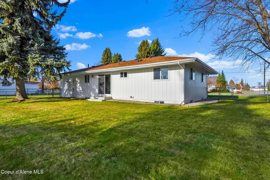 1810 W Honeysuckle Avenue Hayden ID 83835