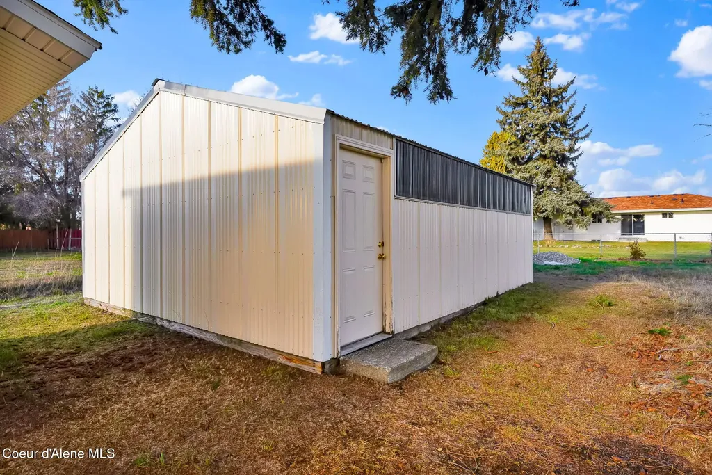 1810 W Honeysuckle Avenue Hayden ID 83835