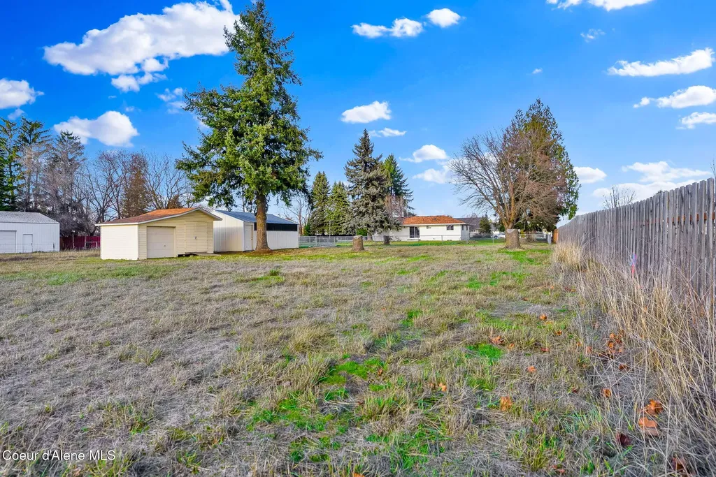 1810 W Honeysuckle Avenue Hayden ID 83835